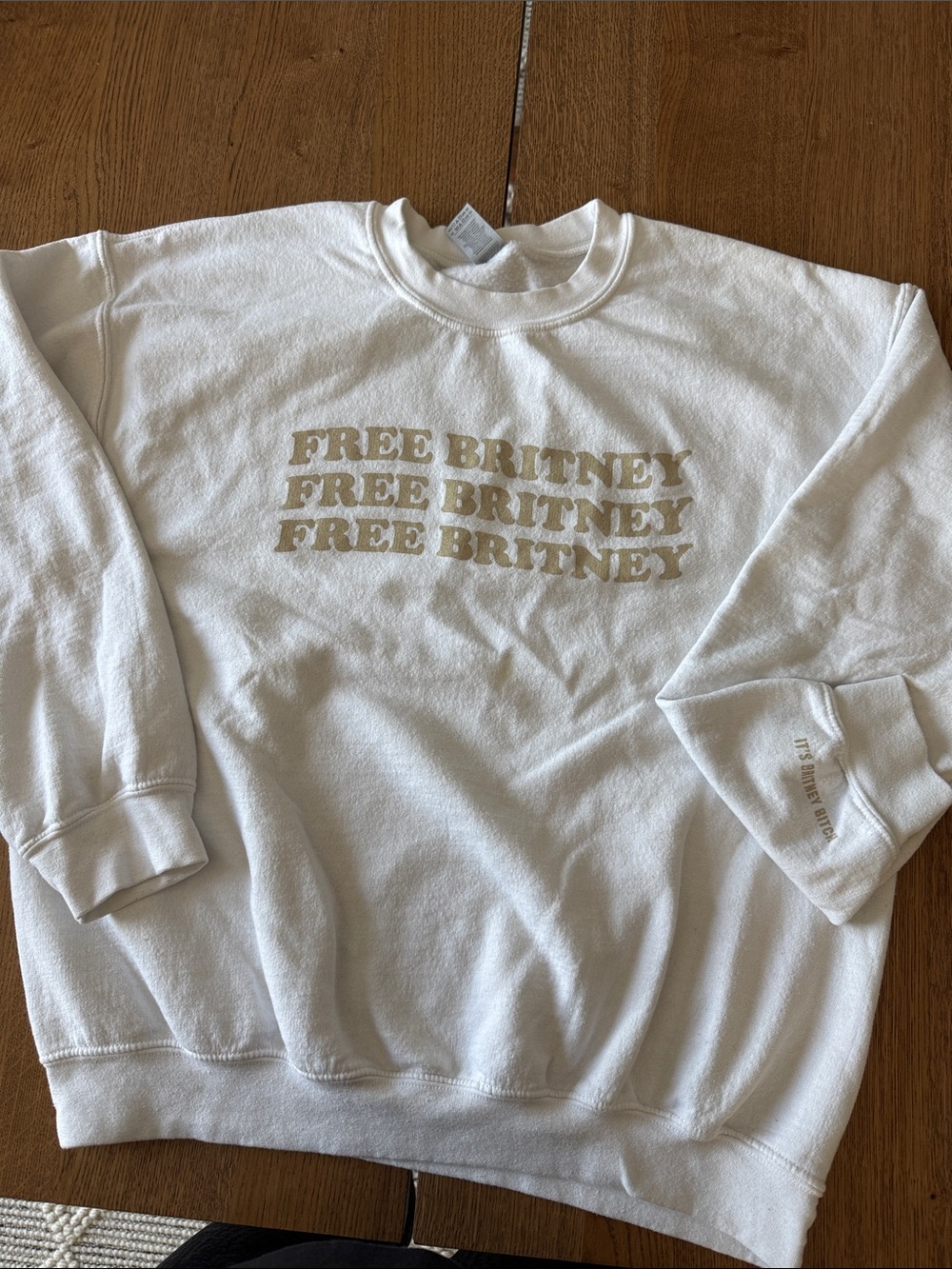 Gildan White Crewneck Sweatshirt with Beige 'FREE BRITNEY' Graphic
